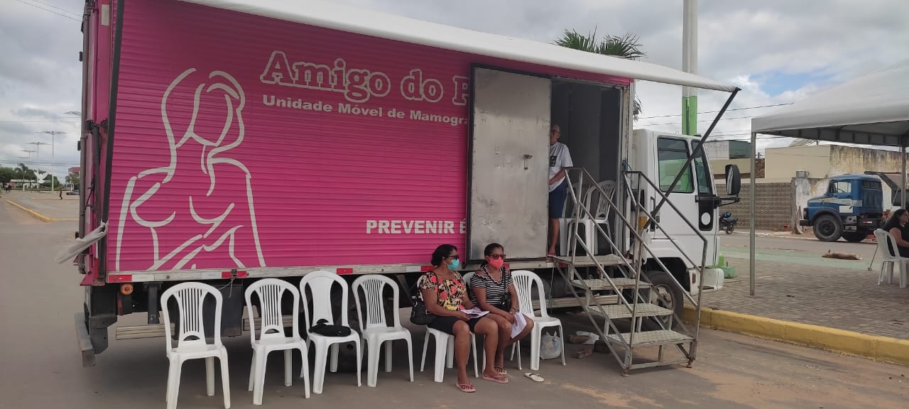 Carreta Amigo do Peito realiza exames de mamografia para mulheres