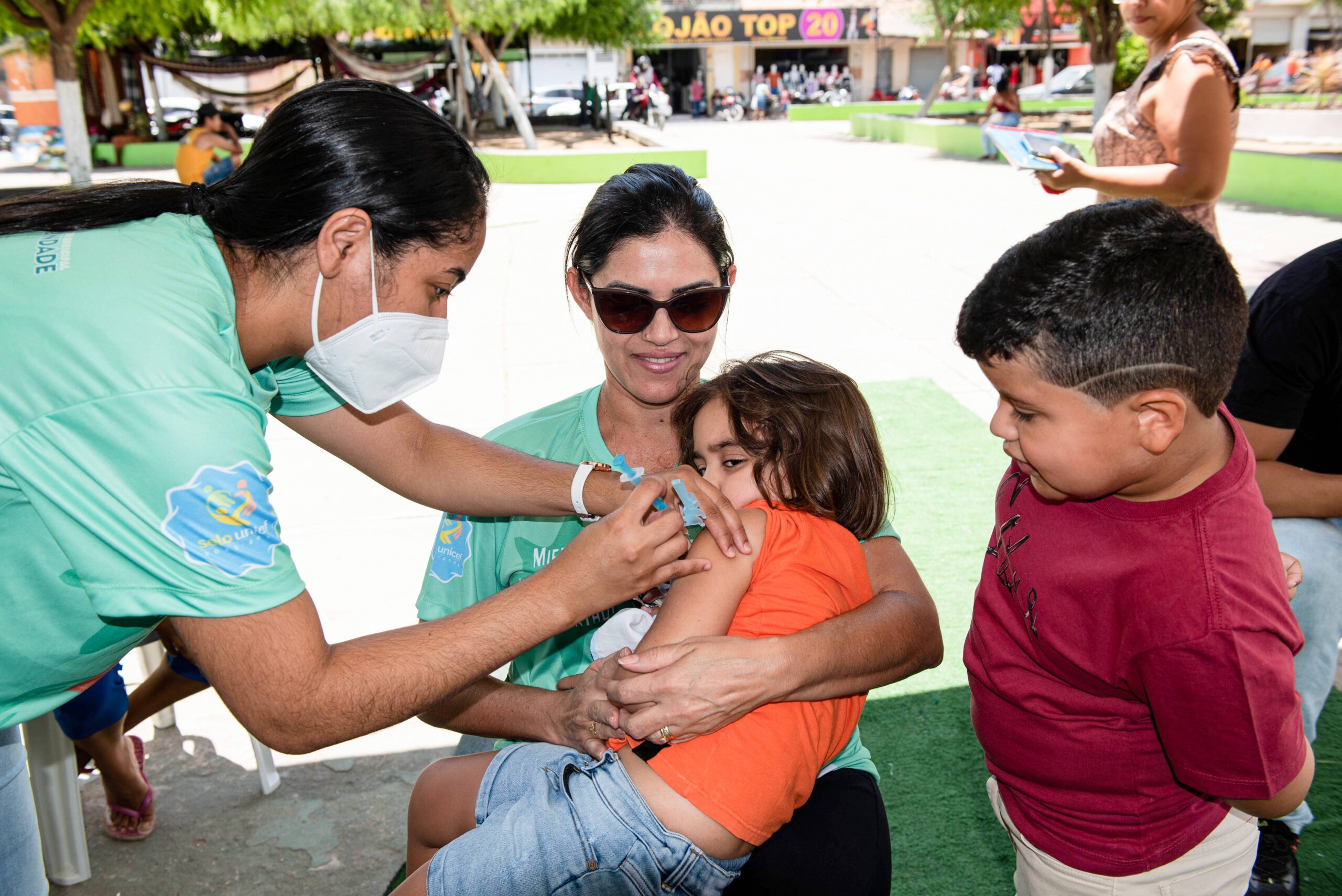 Dia D da Vacinação: equipes dos PSFs imunizam crianças e adolescentes