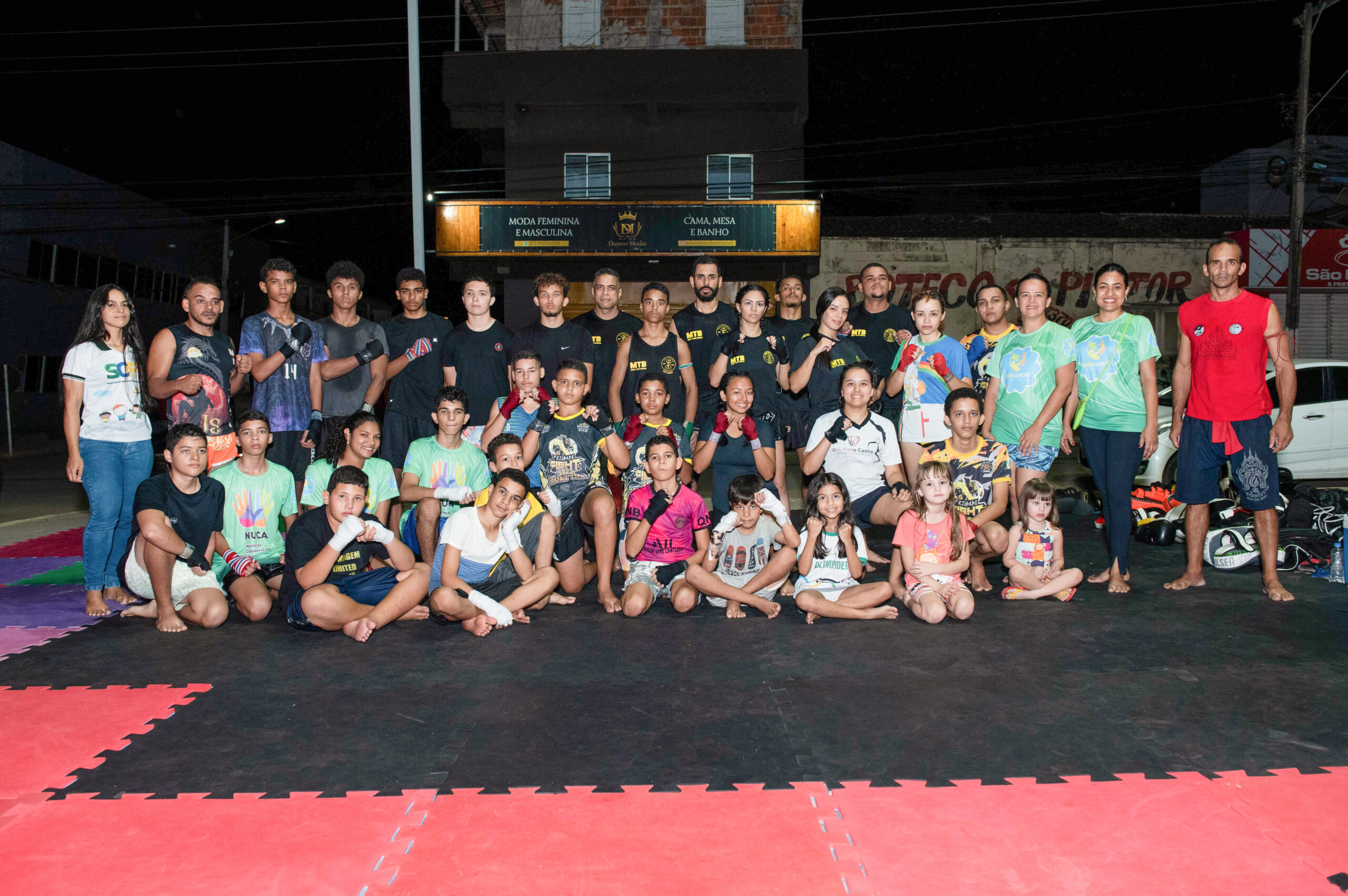 Crianças e adolescentes do Serviço de Convivência participam de aulão de Muay Thai